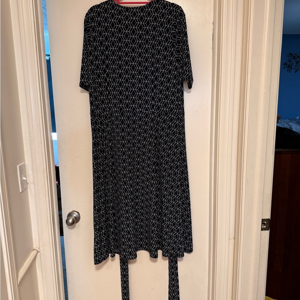 41 Hawthorn Navy and White Patterned Midi Dress - Picture 3 of 3